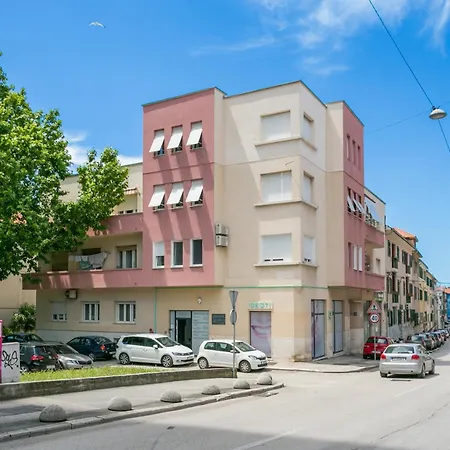 Guest house With Wifi - 23185 Split